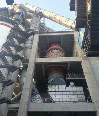 Vertical pulverized coal furnace